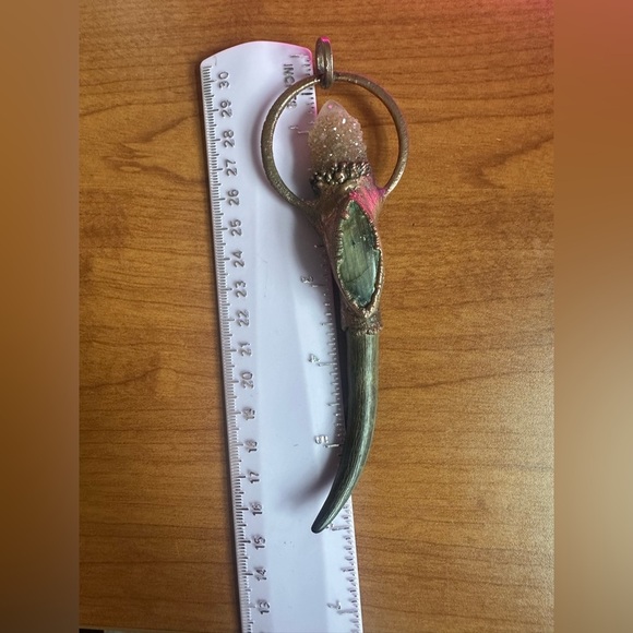 Stunning Artesian Massive Crystal & Labradorite Copper Pendant with genuine horn - Picture 8 of 8